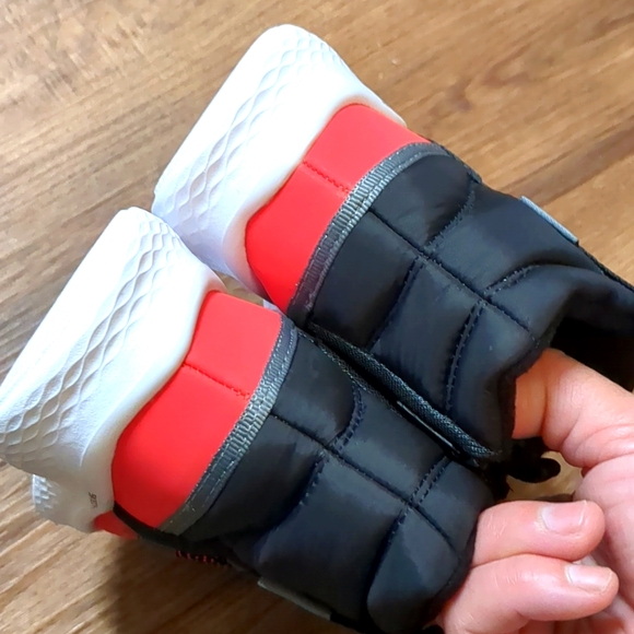 NWT, Skechers snow boots for toddler - Picture 6 of 12